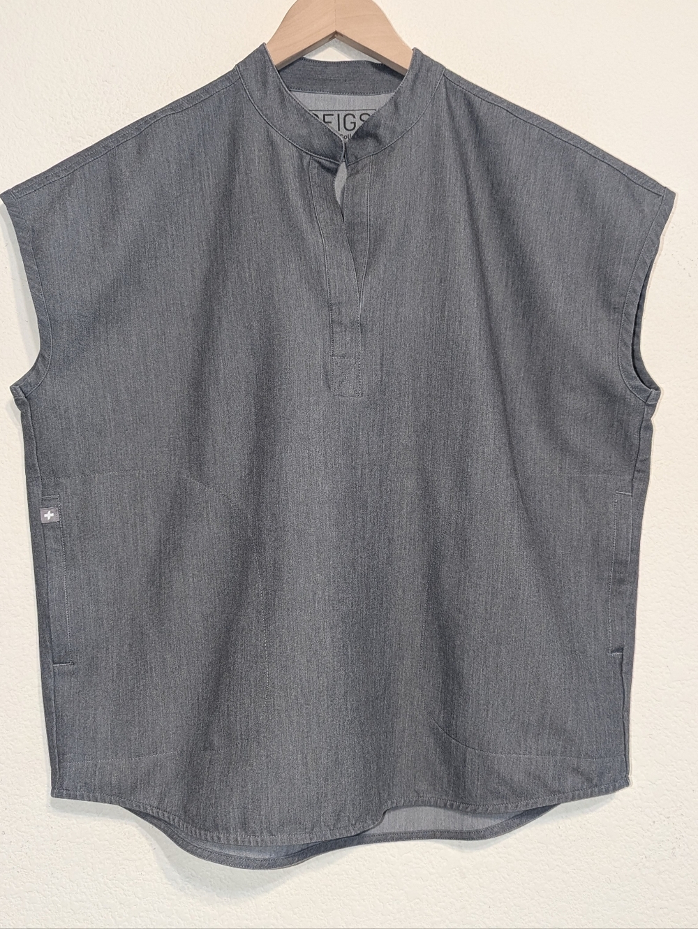 FIGS Rafaela Scrub Oversized Top XSmall Gray Excellent pre-owned condition Nurse